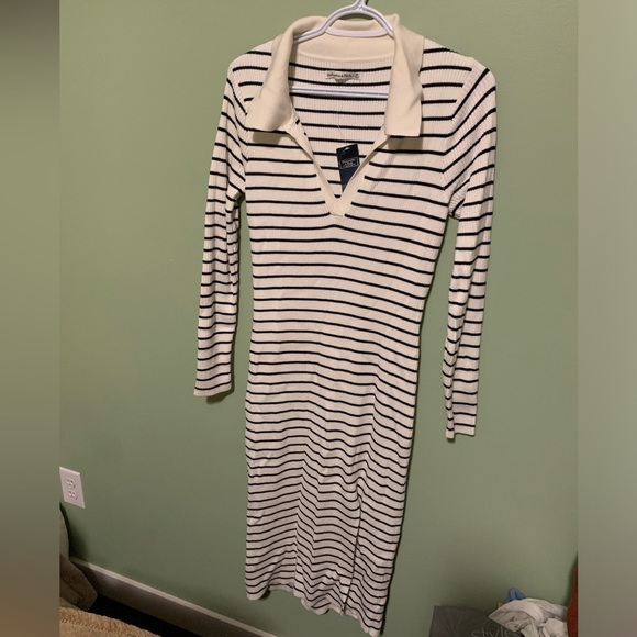 Abercrombie & Fitch striped, fitted sweater dress. White w navy/black stripes. - Picture 3 of 5